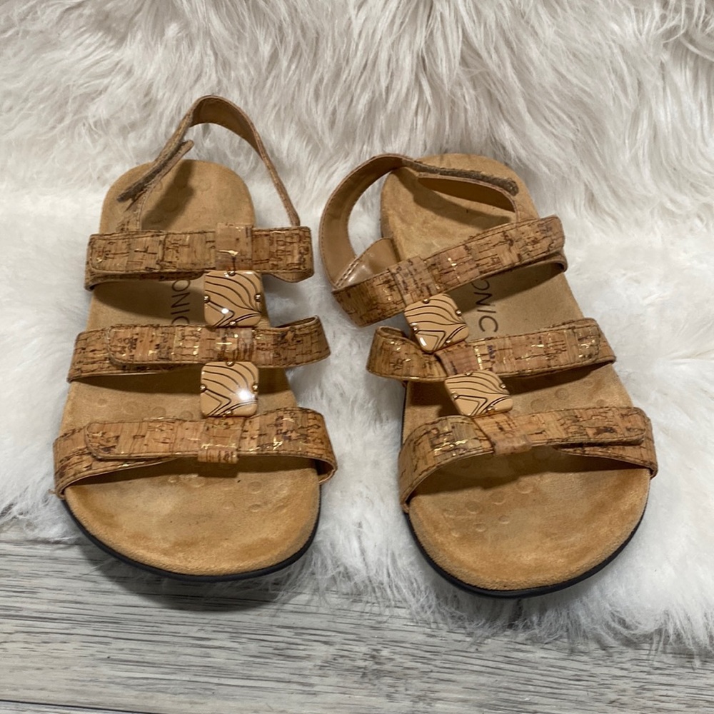 Vionic Amber Adjustable Sandal Size 7 - image 1